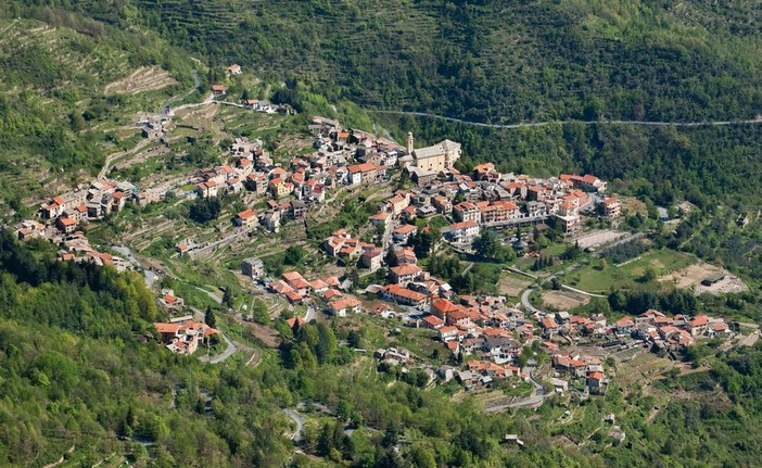 Cavallo ucciso da un fulmine a Rezzo