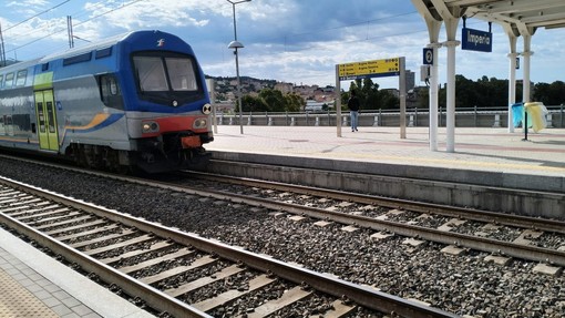 Investimento di una persona, ritardi lungo la linea ferroviaria Genova-Ventimiglia