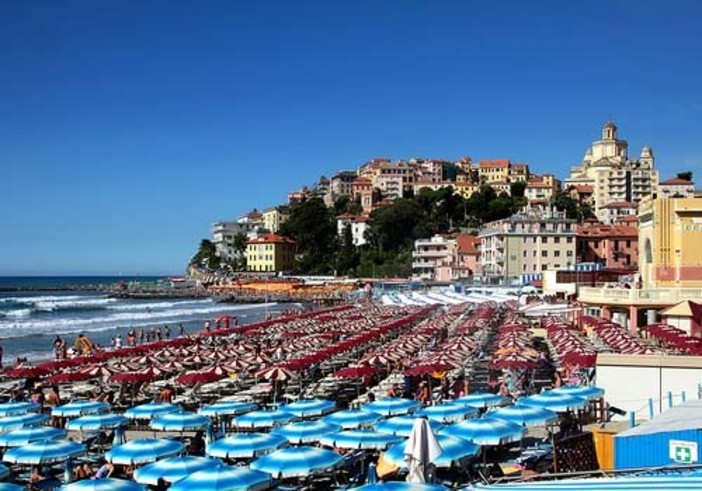 Giugno condizionato dal maltempo, in spiaggia -60% di presenze