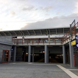 Alla stazione di Diano Marina non ci sono taxi, l’odissea di quattro turisti scesi dal treno