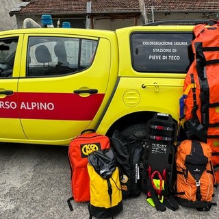 Va a funghi ed esce di strada: recuperato un settantenne