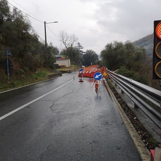 A Chiusavecchia da due anni un semaforo regola il traffico