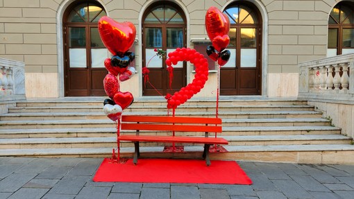 Imperia, installazioni romantiche in piazza San Giovanni e via Cascione per San Valentino (foto)