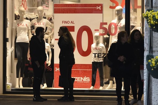 Fissata la data dei saldi 2025, inizieranno sabato 4 gennaio