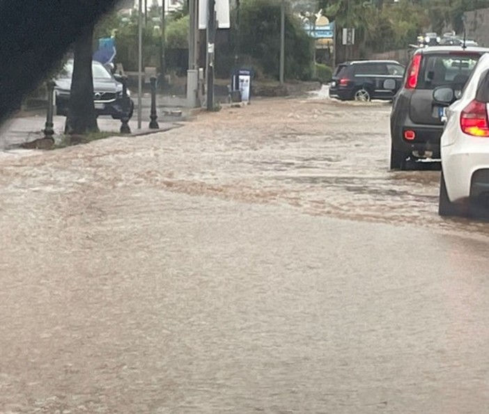 Maltempo,  strade allagate nel Ponente della provincia