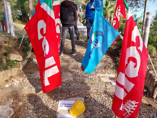 Imperia, presidio di ieri davanti alla Prefettura, Cgil e Uil: &quot;Basta morti sul lavoro!&quot;