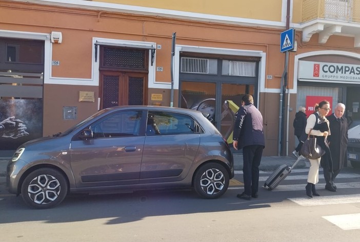 In Tribunale con la macchina della GoImperia, Fossati difende l'uso dell'auto blu per l'avvocata Busuito