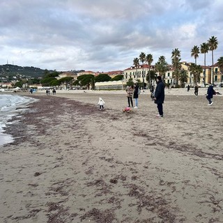 Lavori fognari a Diano Marina, il Comune conferma il divieto di balneazione e di accesso alla battigia