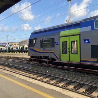 Stop ai treni nel nodo genovese, i pendolari prendono ferie per evitare disagi