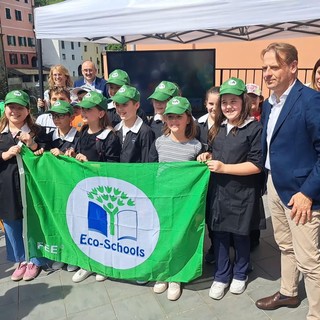 L'Assessore Regionale Marco Scajola a Borgomaro per la consegna della Bandiera Verde alla scuola primaria