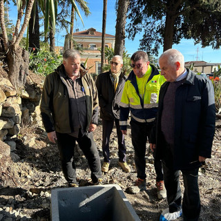 Imperia, sopralluogo del sindaco Scajola sul cantiere della pista ciclabile: “Lavoriamo per aprire la tratta fino alla stazione di Porto Maurizio” (foto)