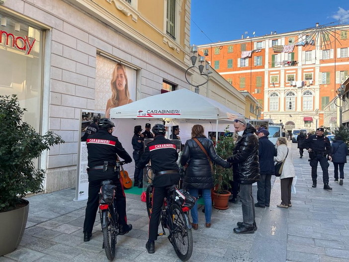 Festival di Sanremo: in via Matteotti anche lo stand dei Carabinieri, una finestra dell'Arma sulla kermesse