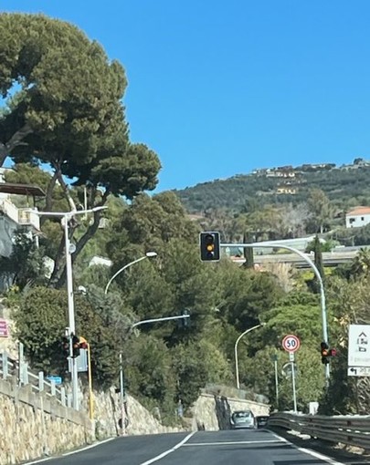 A San Lorenzo al Mare arriva il semaforo intelligente, maggiore sicurezza per chi arriva da monte (Foto)