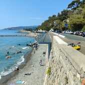 Imperia, accusa malore in spiaggia: trasportato al Pronto Soccorso in codice rosso