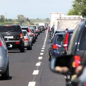 Esodo di Ferragosto tutti in coda verso il mare, traffico da bollino nero