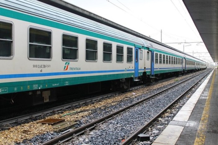 Stop agli aumenti sui treni regionali, la Regione: “Chi ha già pagato di più sarà rimborsato da Trenitalia”