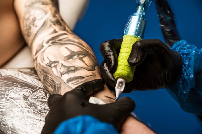 CNA Imperia dichiara guerra ai tatuatori, &quot;no&quot; all'abusivismo del tattoo