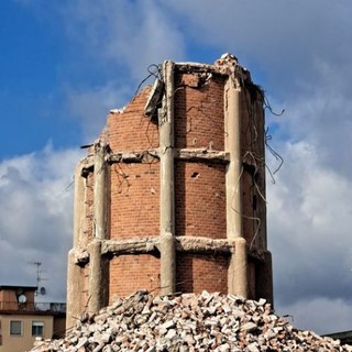 Imperia, sparisce la ciminiera: ora si passa alla trasformazione delle aree ex Ferriere