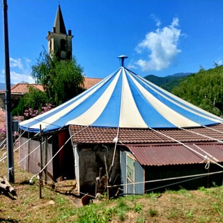 Torna a rivivere “La Topa” di Moano, sotto quel tendone tante orchestre e vip della musica