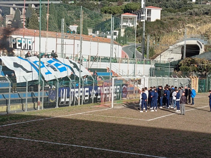 L 'Albenga non si presenta al Ciccione: l'Imperia canta con gli Ultras sotto la Gradinata Nord (video)