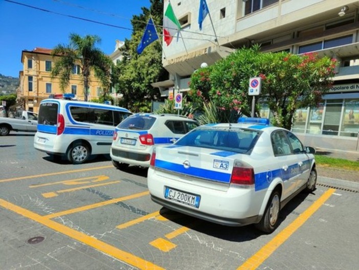 Guida in stato di ebbrezza a Diano Marina:  tre patenti ritirate dalla polizia municipale