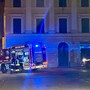 Vigili del fuoco impegnati in piazza Ricci