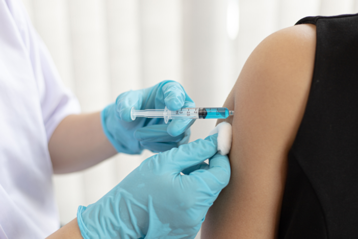 Al via la campagna vaccinale contro l’influenza. Prenotazioni attraverso il Cup, il portale ‘prenoto vaccino’, le farmacie, i medici e i pediatri