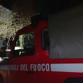 Incendio a Borgo Sant'Agata: strada stretta complica le operazioni dei vigili del fuoco