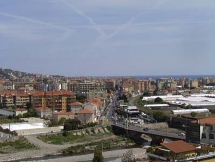 Vallecrosia: lavori per la pista ciclabile, già 250 firme raccolte per fermare l'abbattimento degli alberi in Via Don Bosco