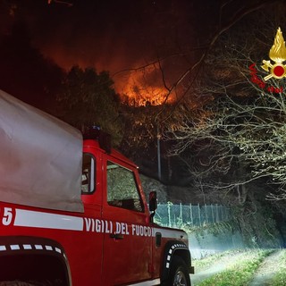 Non si arrestano le fiamme nell'entroterra di Imperia, Monte Faudo ancora a fuoco