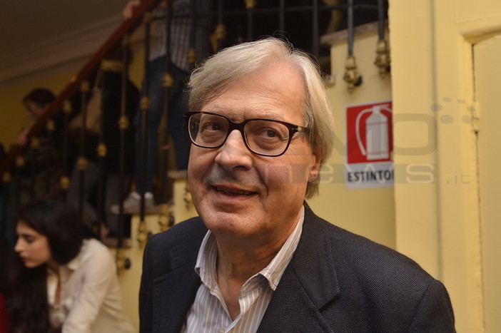 Vittorio Sgarbi indagato dalla procura di Imperia per furto di beni culturali