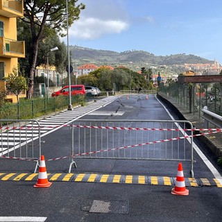 Cede l’asfalto, via Marconi chiusa a San Bartolomeo al Mare