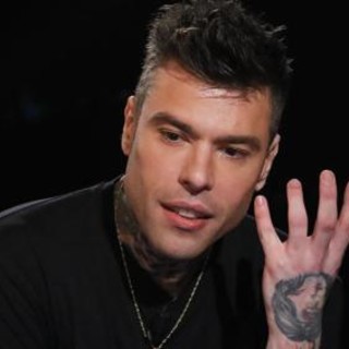 Fedez non parteciperà alla prima puntata dello show Cattelan su Rai2: &quot;Motivi di salute&quot;