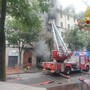 Incendio in una palazzina a Milano, tre morti e tre feriti