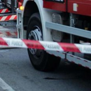 Milano, incendio in un palazzo di 21 piani: persone evacuate