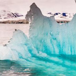 Nave da crociera contro iceberg: &quot;Noi come il Titanic&quot; - Video