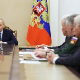 Putin: &quot;Possiamo colpire tutta Europa, nessuno ferma il missile Oreshnik&quot;