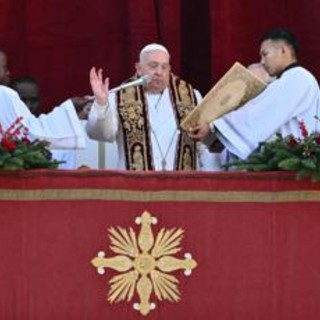 Papa Francesco: &quot;Tacciano le armi in Ucraina, si apra la porta al negoziato&quot;