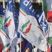 Fiamma tricolore via da simbolo FdI? Il parere dell'esperto